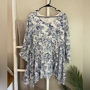 •Blue Floral Top•